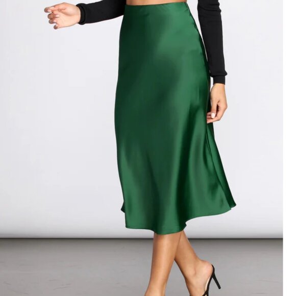 NWT - e.ssue - Emerald / Hunter Green Satin Midi Skirt - Size Small - Picture 2 of 8